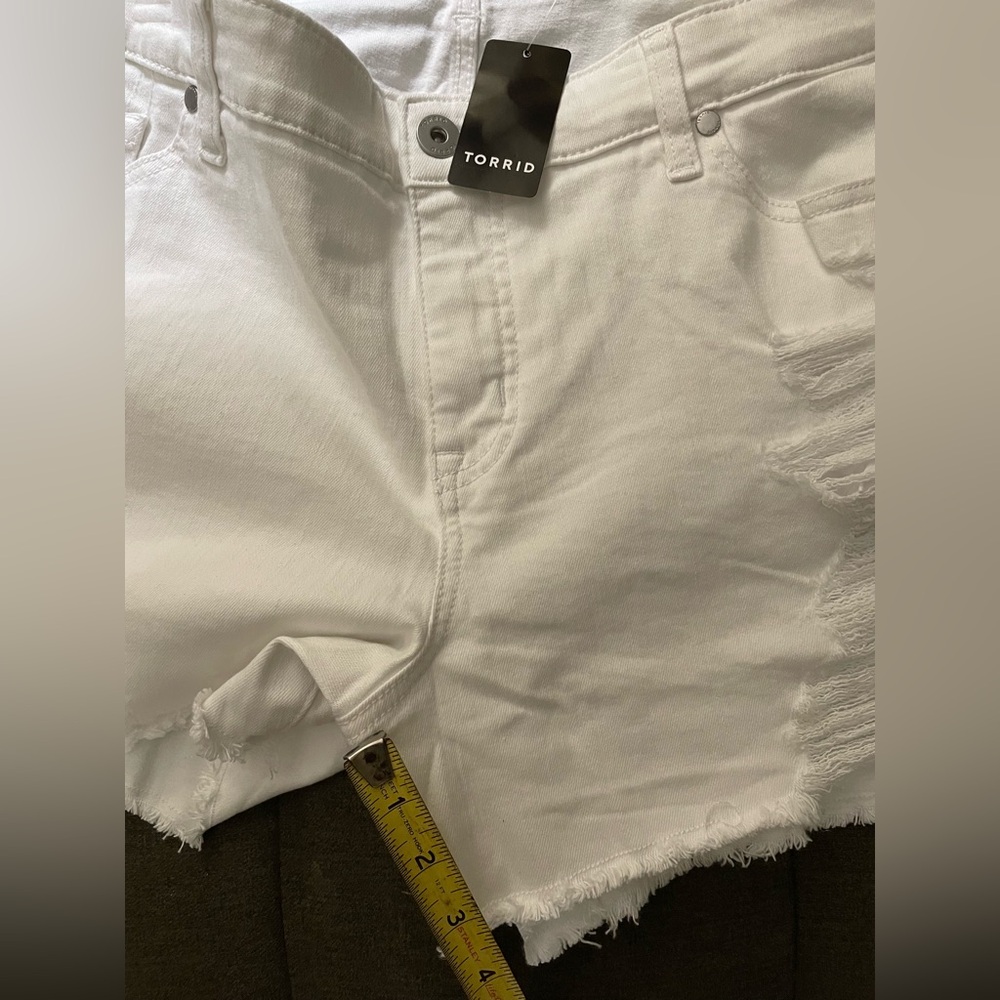 Torrid NEW white destructive shorts size 20 - Picture 9 of 10